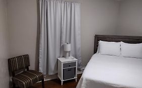Cherry Street Vintage Apartment-Free Parking!
